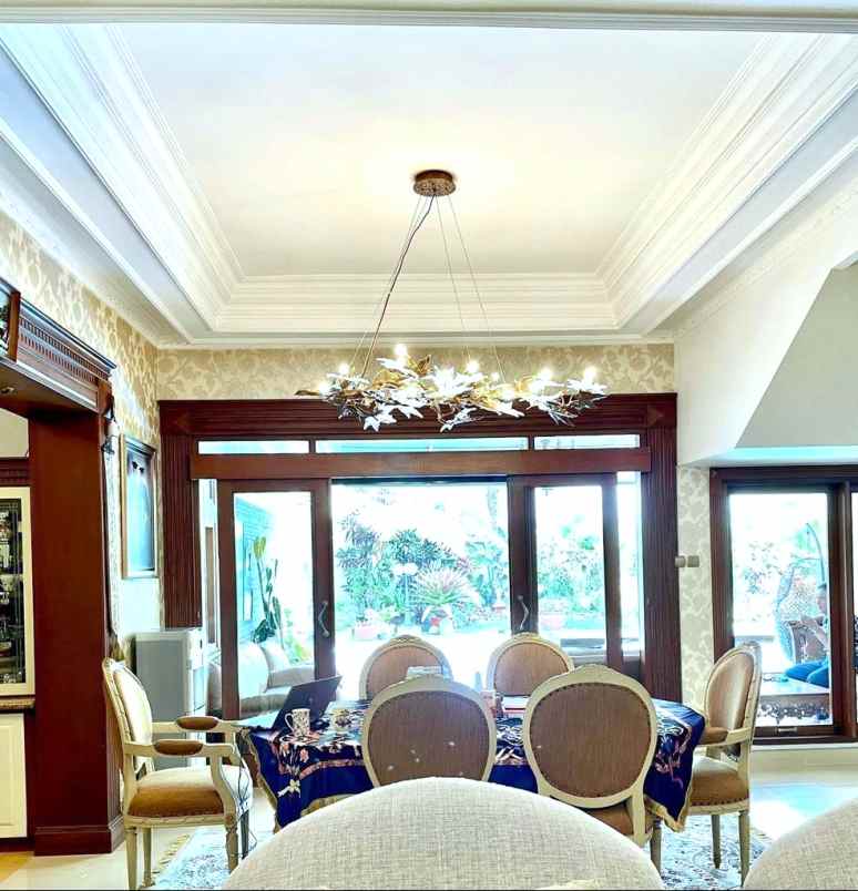 dijual rumah jl gegerkalong