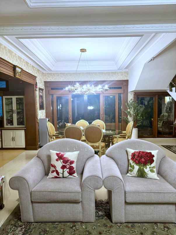 dijual rumah jl gegerkalong