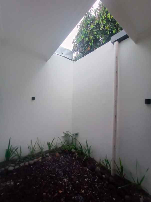 dijual rumah jl kebon agung