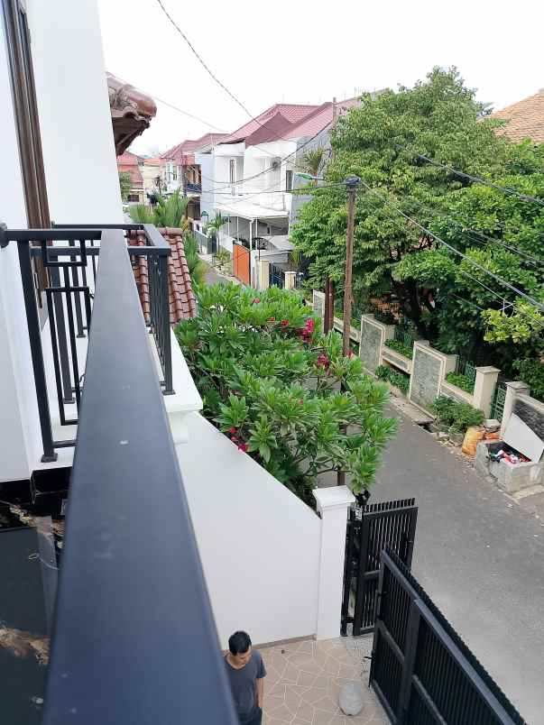dijual rumah jl kolonel sugiono pondok