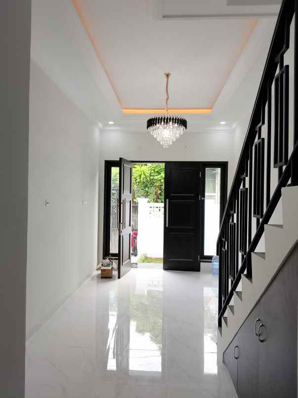 dijual rumah jl kolonel sugiono pondok
