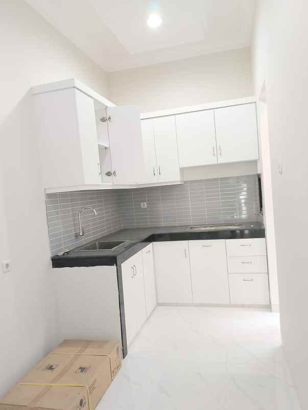 dijual rumah jl kolonel sugiono pondok