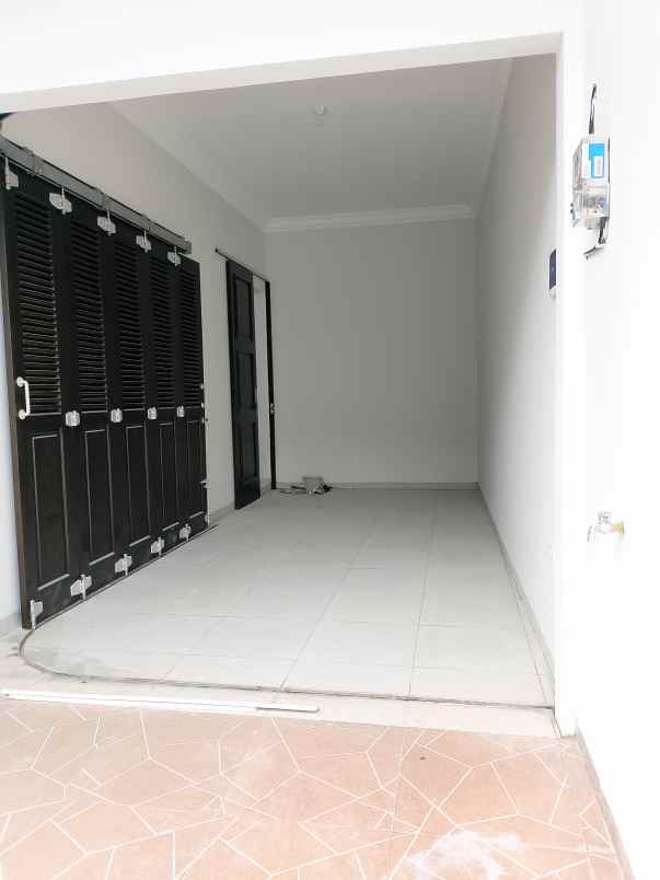 dijual rumah jl kolonel sugiono pondok