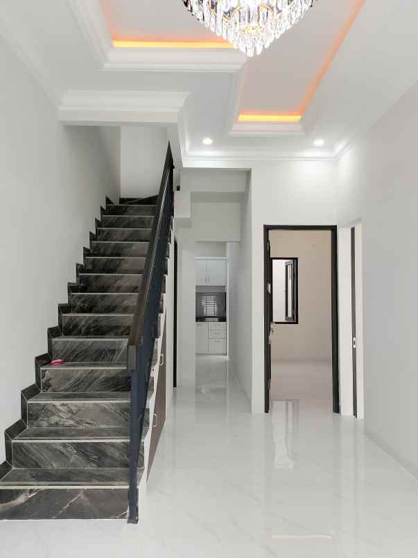 dijual rumah jl kolonel sugiono pondok