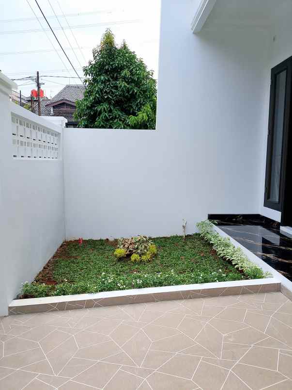 dijual rumah jl kolonel sugiono pondok