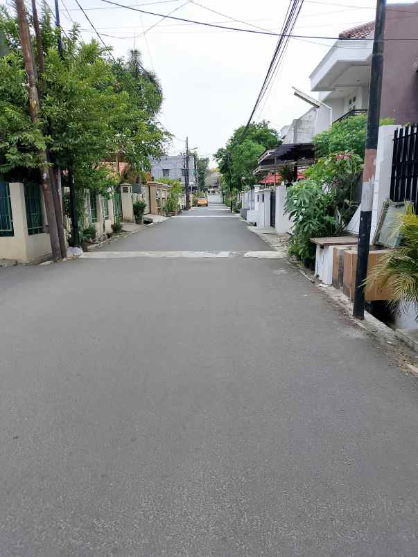 dijual rumah jl kolonel sugiono pondok
