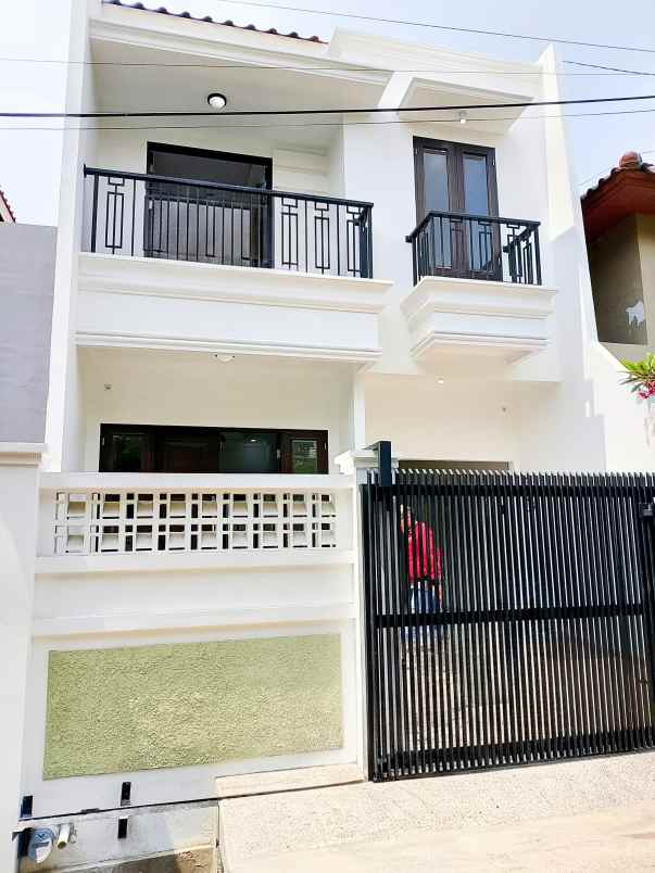 dijual rumah jl kolonel sugiono pondok