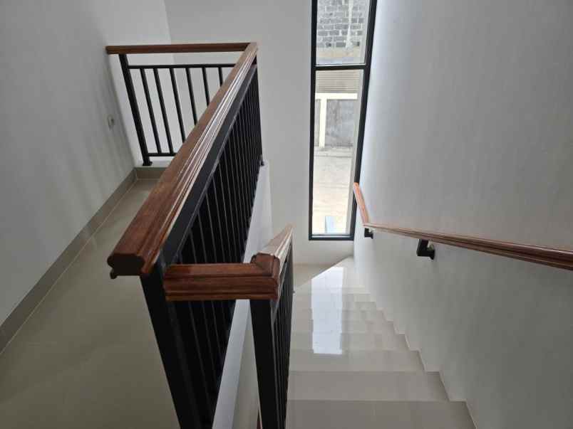 dijual rumah jl pagedangan