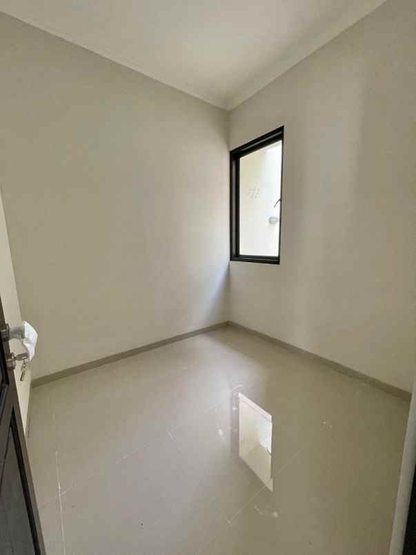 dijual rumah jl parakan pondok benda