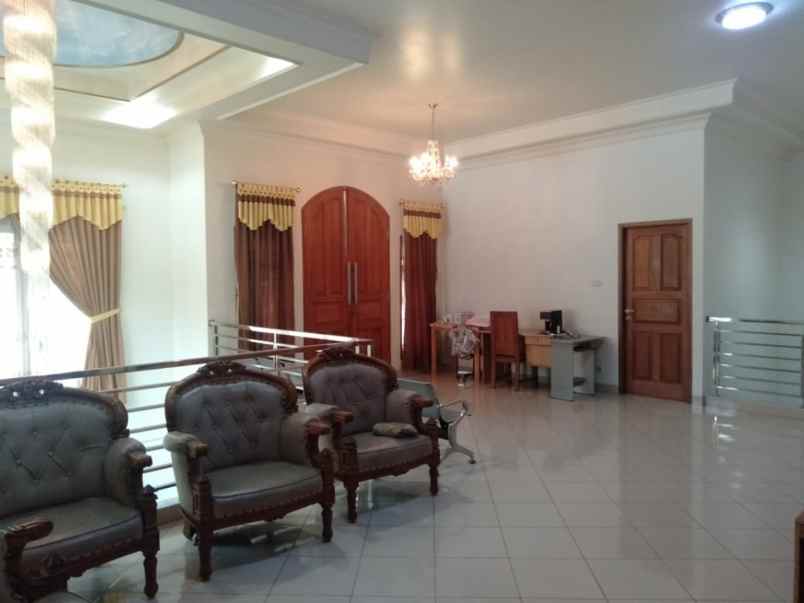 dijual rumah jl pesona kalisari kec