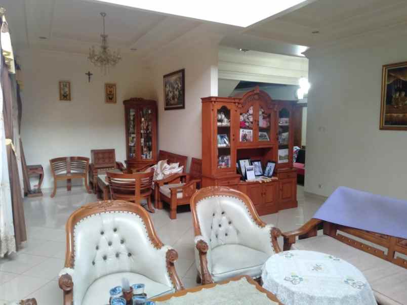 dijual rumah jl pesona kalisari kec