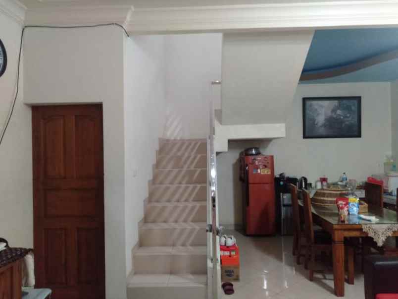 dijual rumah jl pesona kalisari kec