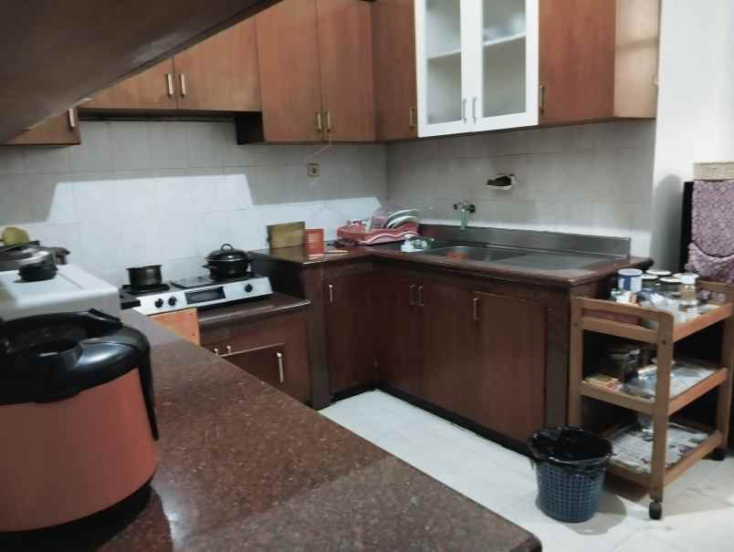 dijual rumah jl rajamantri tengah no 14