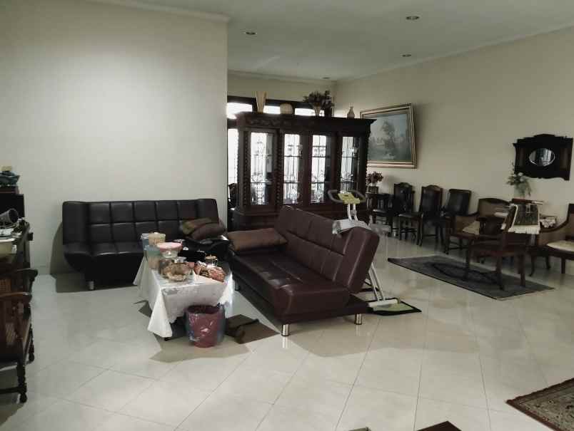 dijual rumah jl rajamantri tengah no 14