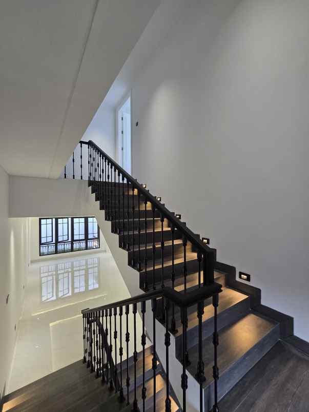 dijual rumah jl raya cempaka putih