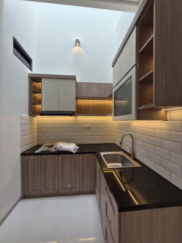 dijual rumah jl raya komplek rawamangun