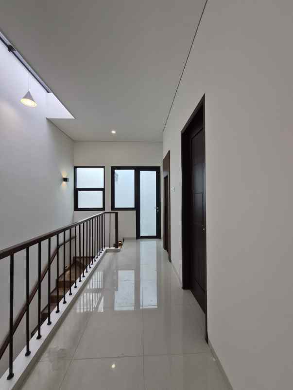 dijual rumah jl raya komplek rawamangun