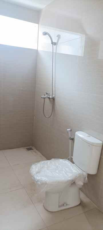 dijual rumah jl setraduta