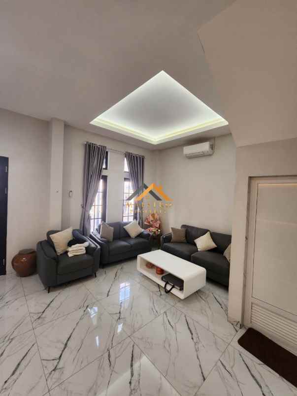 dijual rumah jl the marriot villas