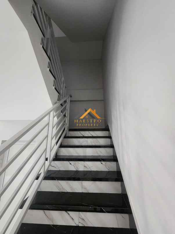 dijual rumah jl the marriot villas