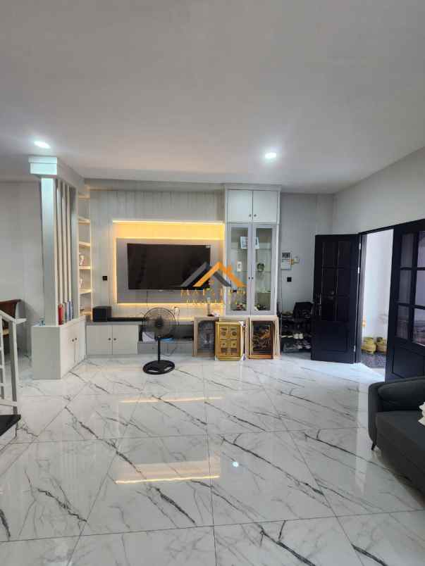 dijual rumah jl the marriot villas