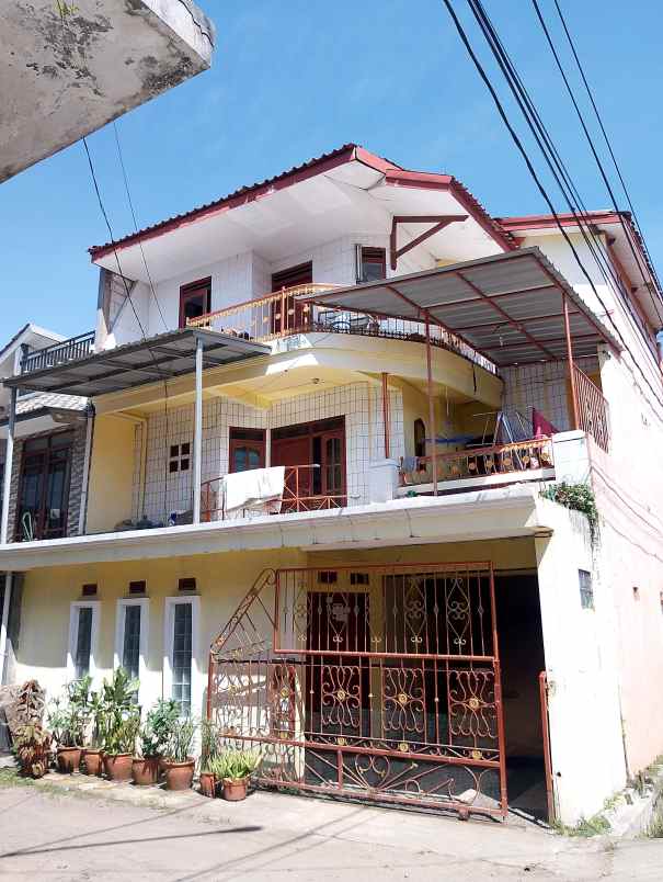 dijual rumah jl trubus no 186