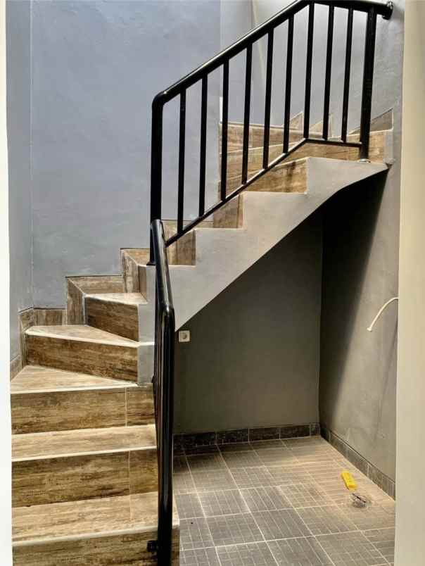 dijual rumah jln margonda raya depok