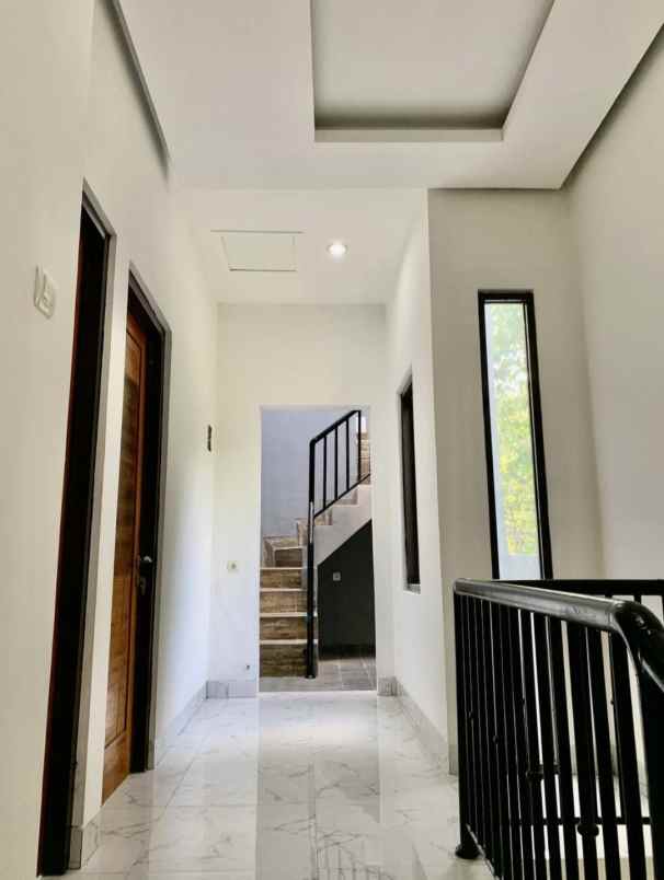 dijual rumah jln margonda raya depok