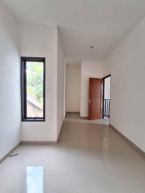 dijual rumah jln sawah baru serpong