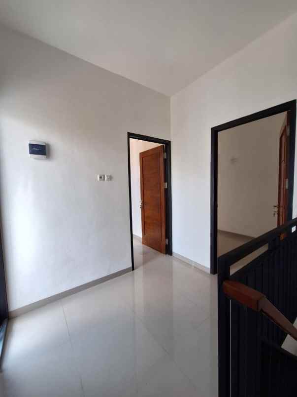 dijual rumah jln sawah baru serpong