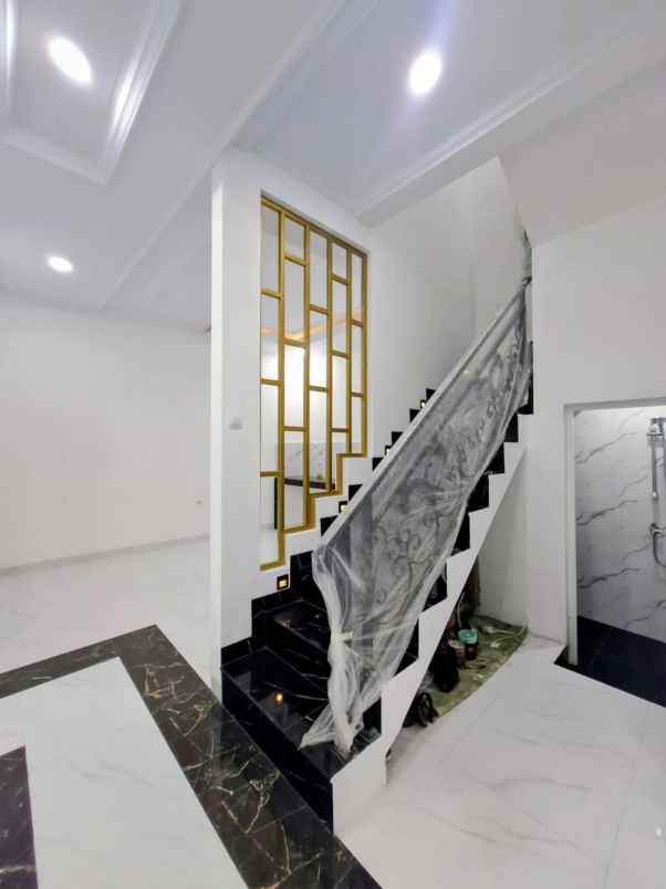 dijual rumah kalisari jakarta timur