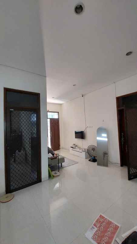 dijual rumah karang asem