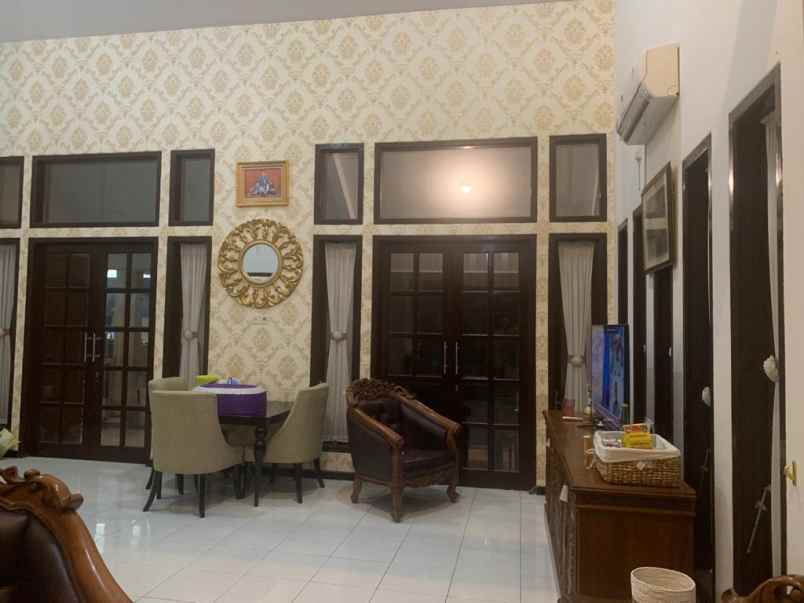 dijual rumah kebonsari