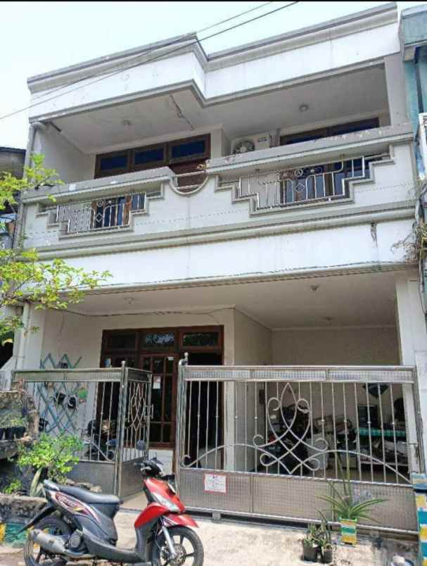 dijual rumah kebraon utama