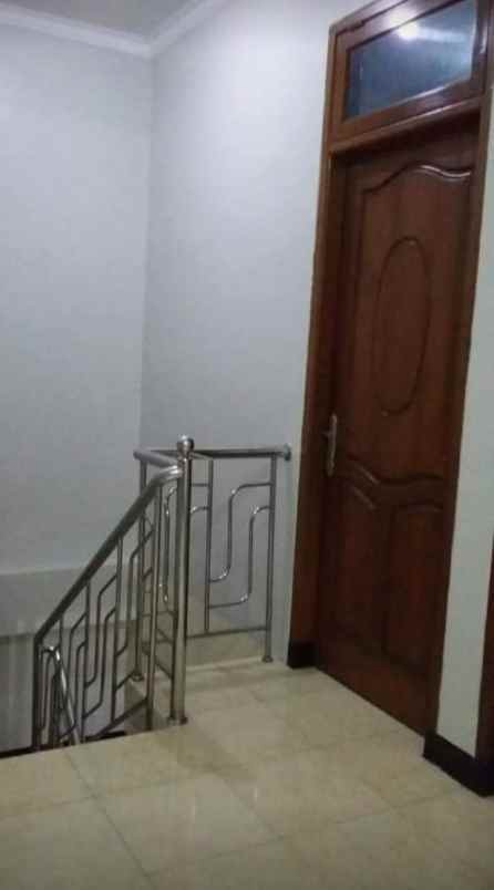 dijual rumah kebraon utama