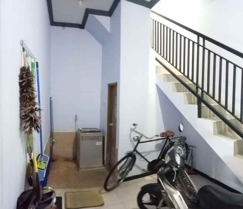 dijual rumah kediri siap huni shm 2 lantai grasi luas