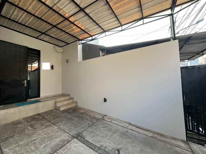 dijual rumah kelapa lilin kelapa gading