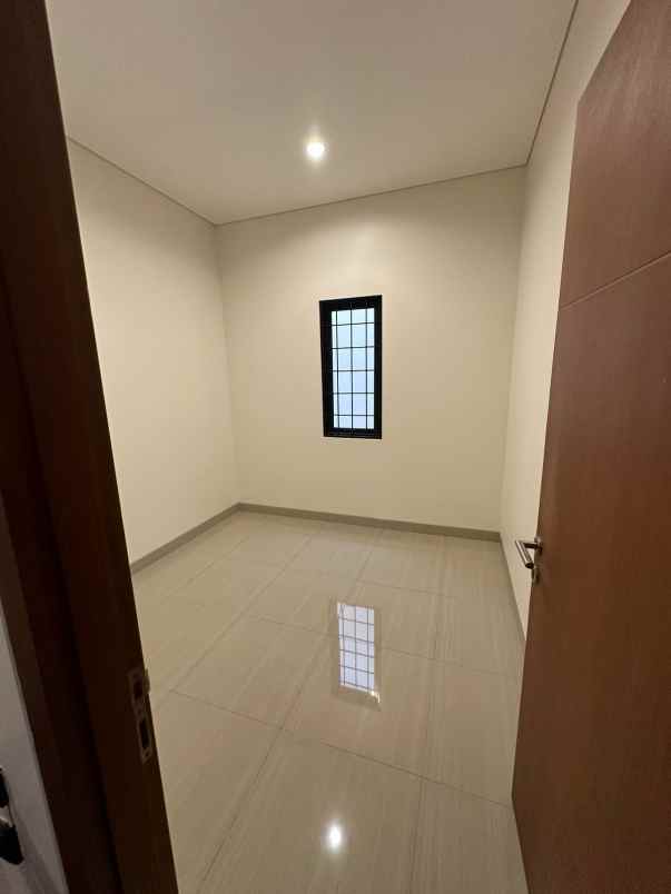 dijual rumah kelapa lilin kelapa gading