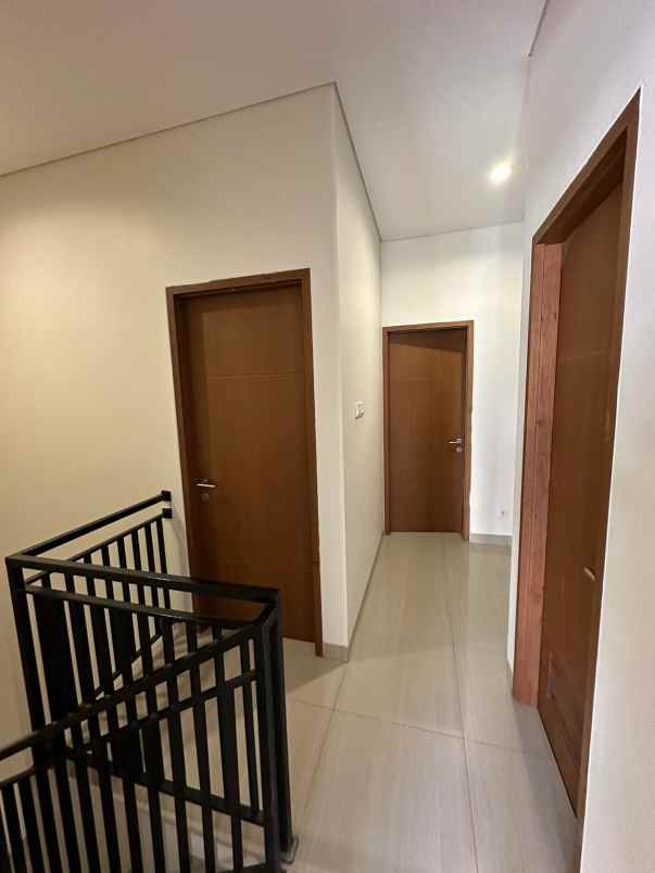 dijual rumah kelapa lilin kelapa gading