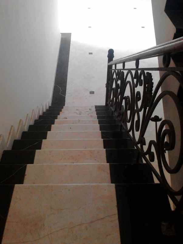 dijual rumah kemang timur