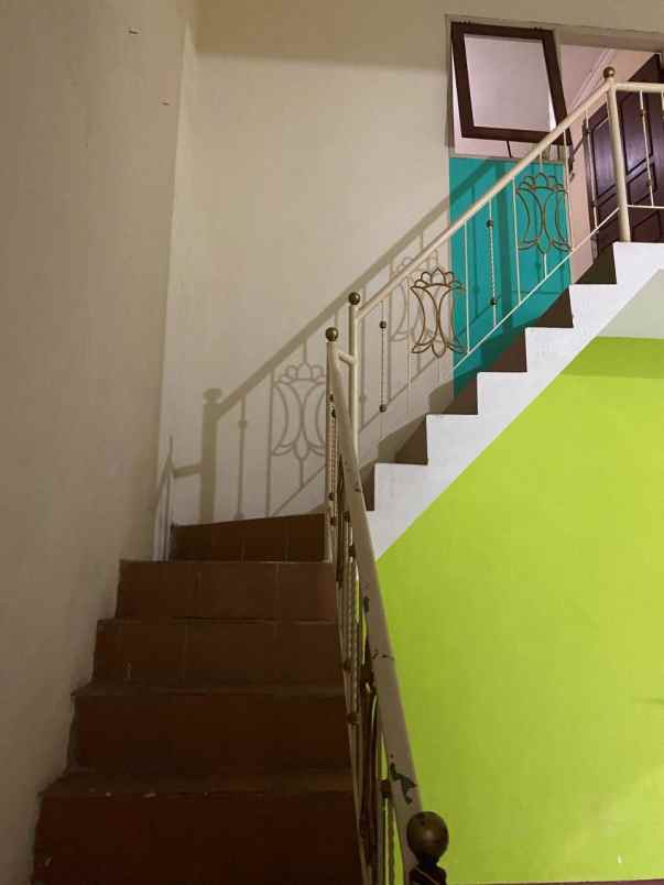 dijual rumah ketintang madya