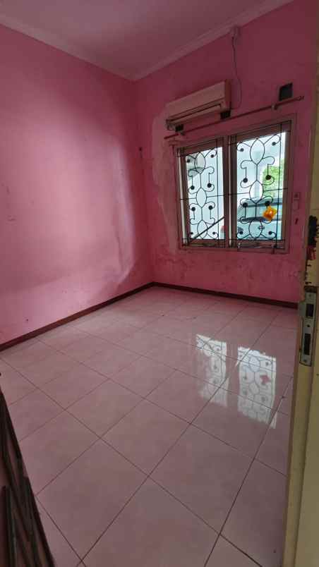 dijual rumah ketintang madya