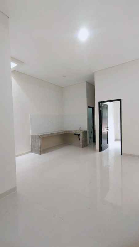 dijual rumah komplek bukit nusa indah