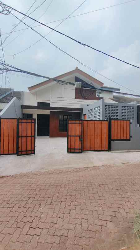 dijual rumah komplek bukit nusa indah