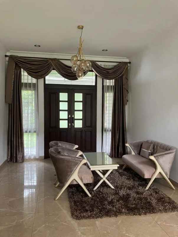 dijual rumah komplek cipaku setiabudhi