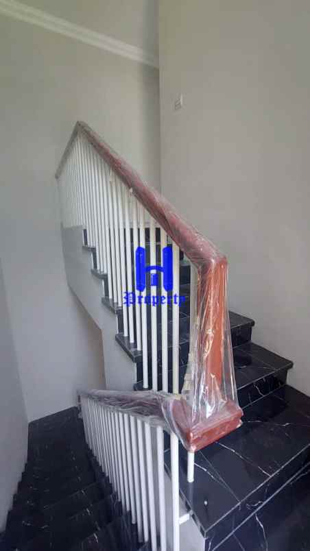 dijual rumah komplek citraland gama