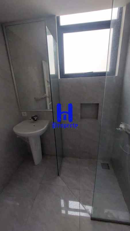 dijual rumah komplek citraland gama