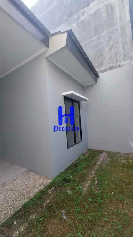 dijual rumah komplek citraland gama