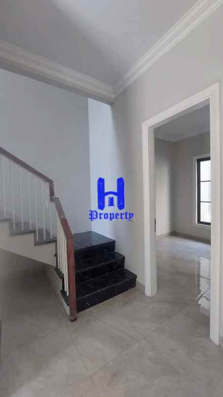 dijual rumah komplek citraland gama