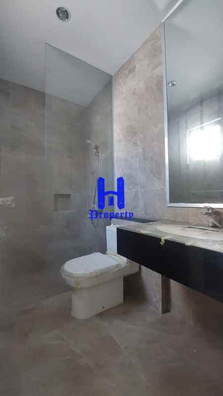 dijual rumah komplek citraland gama